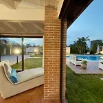 Cocus Villa *