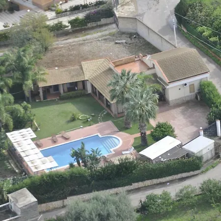 Cocus Villa *