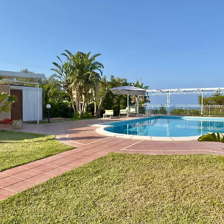 Cocus Villa *